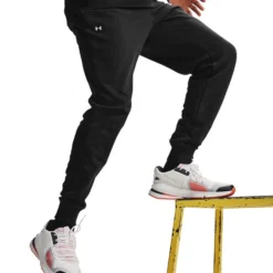 Under Armour Men's UA Rival Fleece Joggers Black / Onyx White -Sportswear Shop s7.v5 1357128 001 fsf main